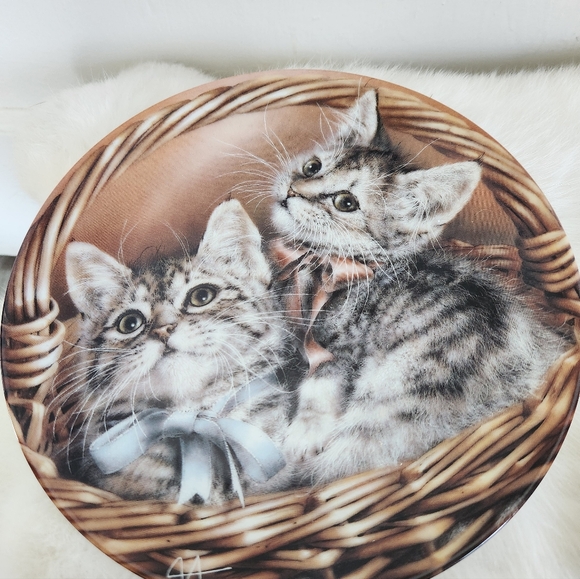 Vintage Andrew & Abby 'Baskets of Love' First Edition Collectible Cat Plate - Picture 3 of 6